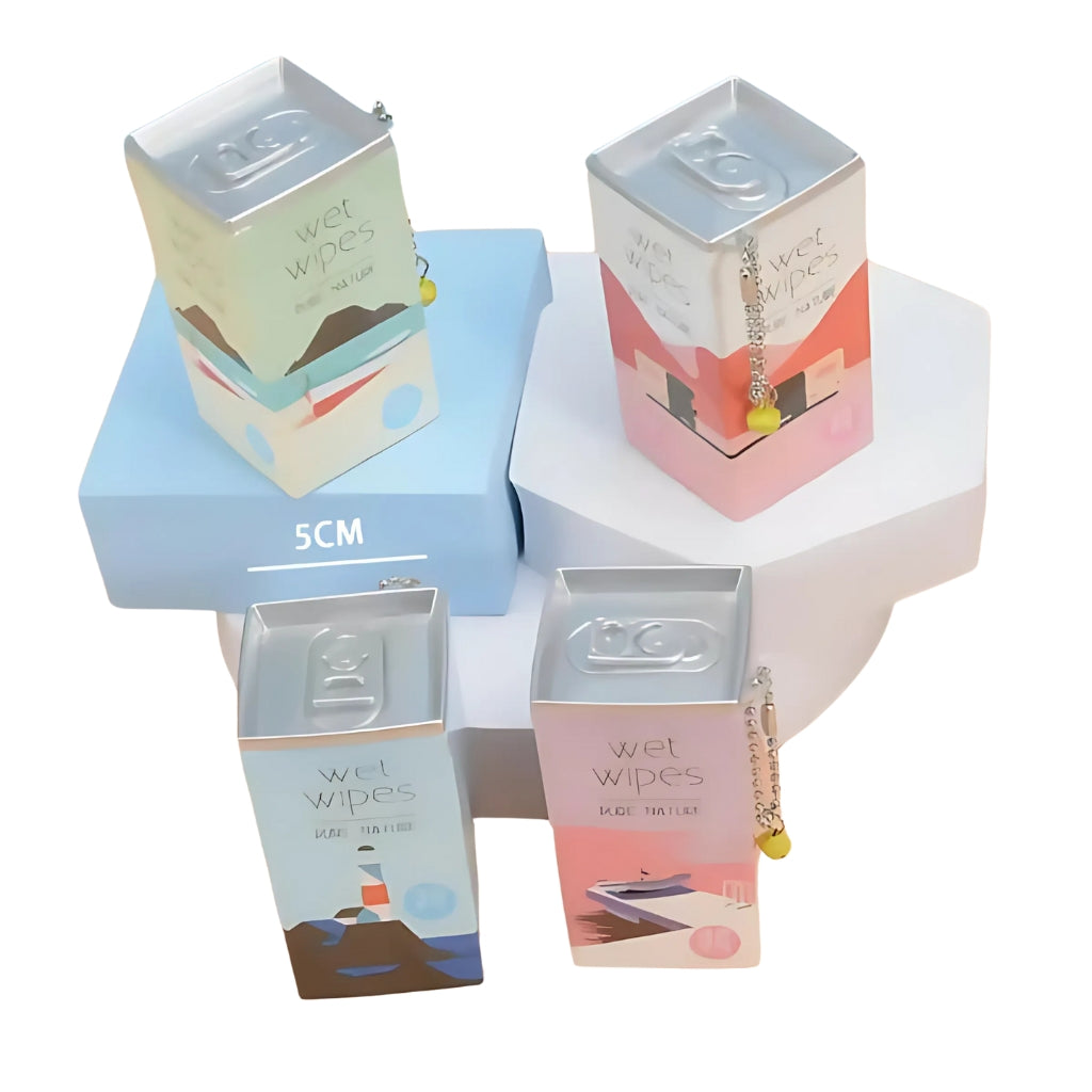 Cartoon-Printed Mini Wet Wipes Tin, Portable & Decorative Travel Essential (30 Wipes, 8x5cm)