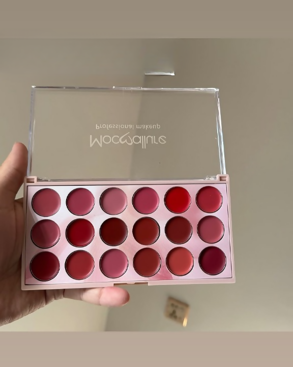 Moccallure Professional 18-Colors Lipstick Kit – Long-Lasting, Hydrating & Compact | Unisex Makeup Set