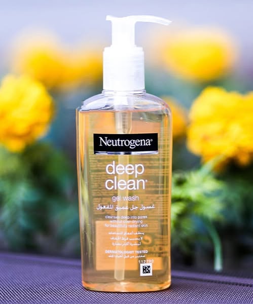 Neutrogena Deep Clean Gel Wash Oil Free Daily Cleanser