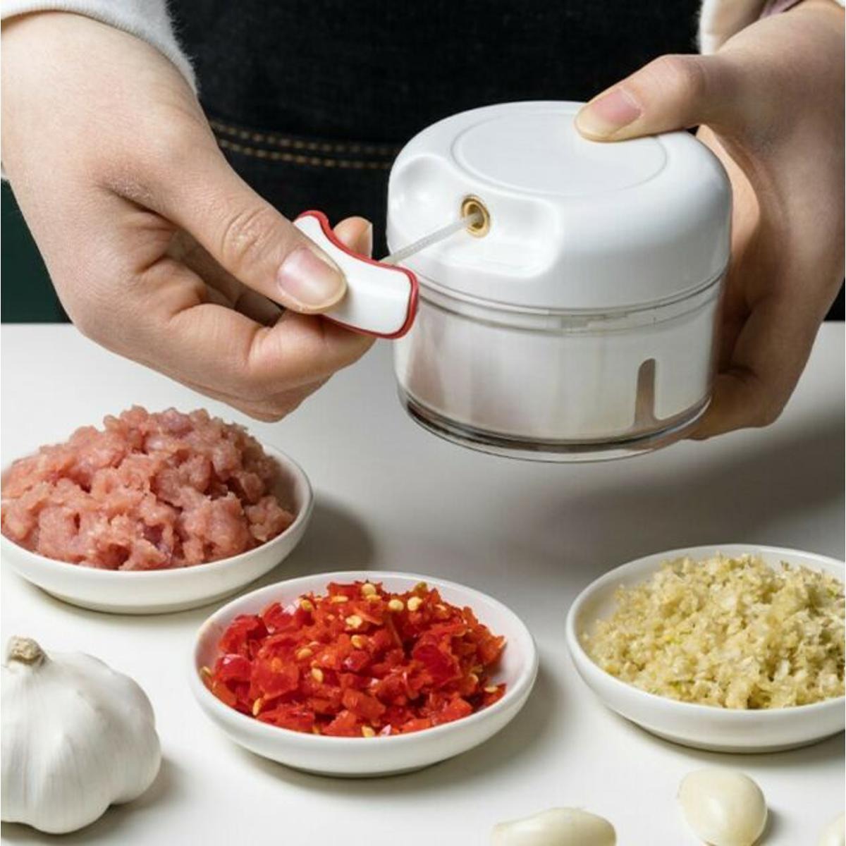 Mini Speedy Chopper – Manual Garlic & Vegetable Slicer