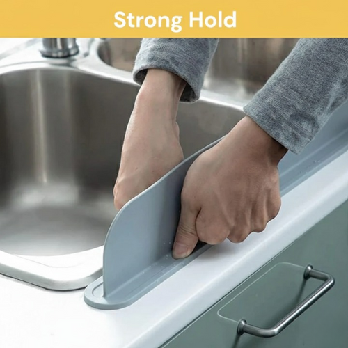 Silicone Sink Splash Guard With Suction – Flexible Water Splash Stopper for Kitchen & Bathroom Faucets, Countertops & Cleaning Protection (Random Color)
