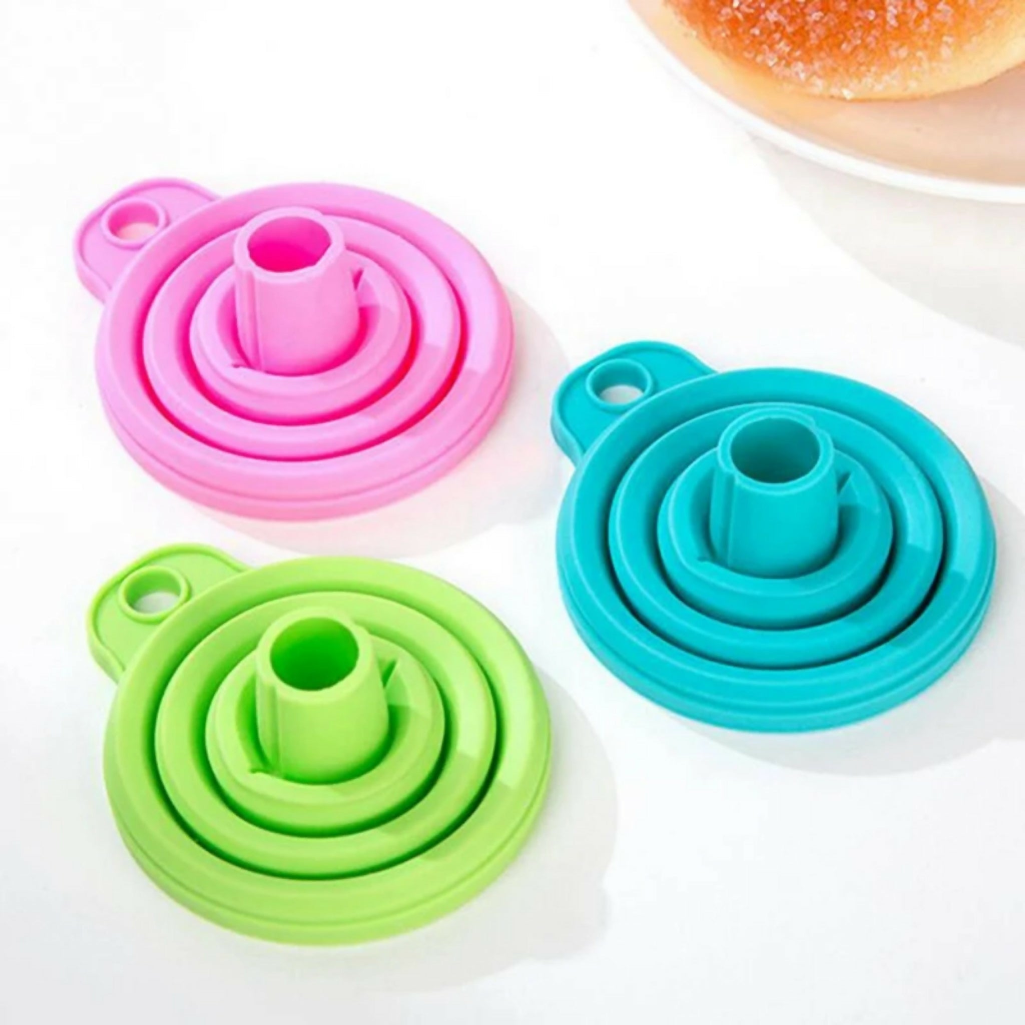 Silicone Oil Funnel Kitchen Liquid Oil Dispensing Tool – Reusable Oil Pouring Funnel (Random Color)