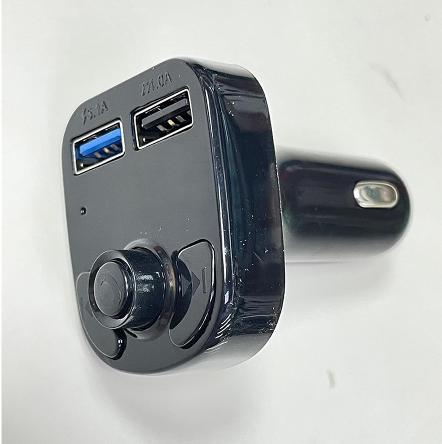 X8 Multifunctional Car MP3 Player 3.1A Wireless FM Transmitter