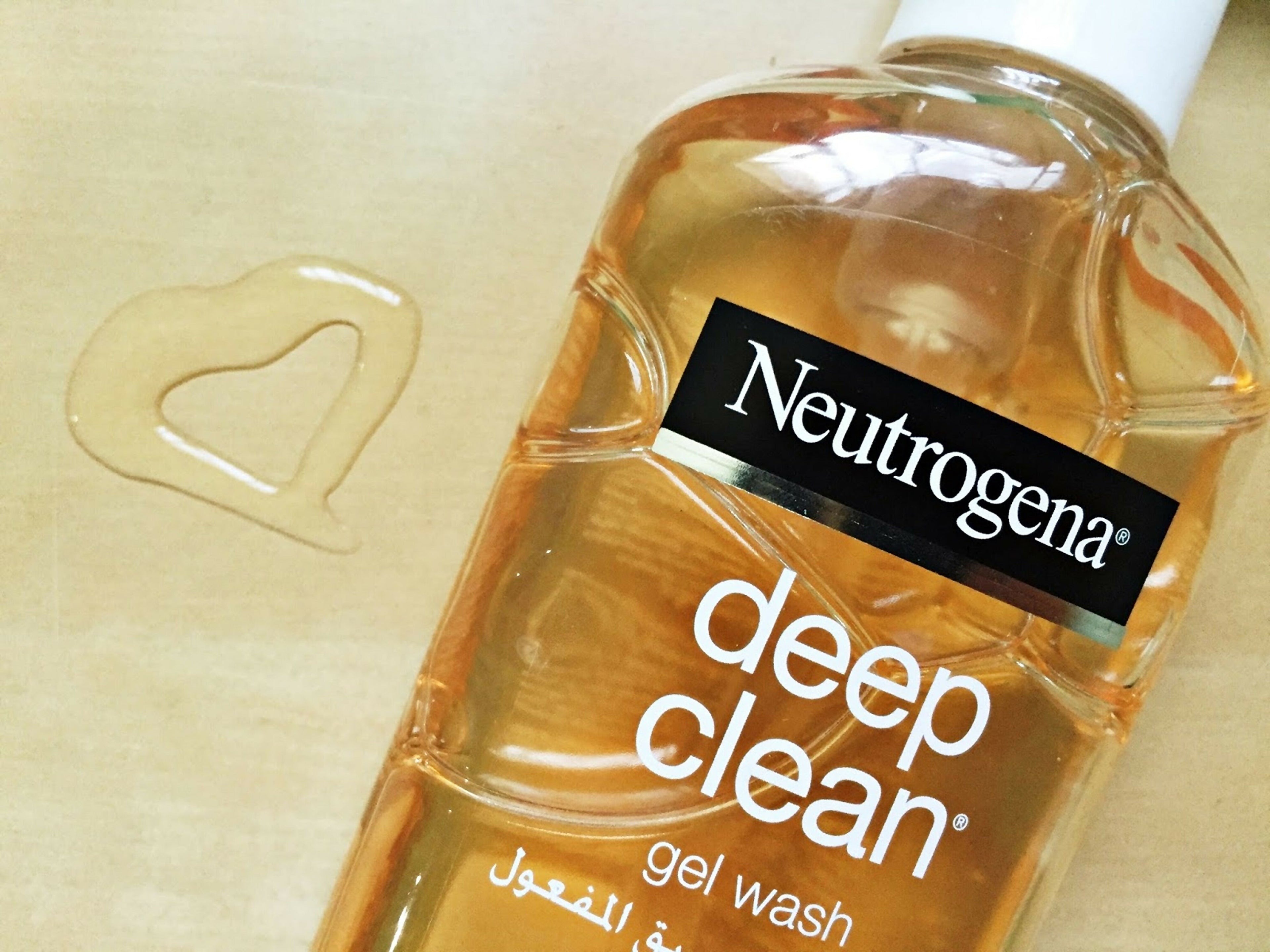 Neutrogena Deep Clean Gel Wash – Oil-Free Daily Facial Cleanser for Oily & Combination Skin (200ml)