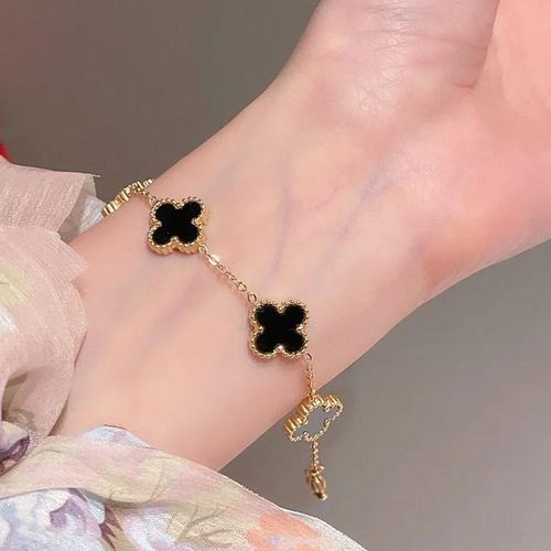 Clover Bracelet – Stainless Steel Elegant Minimalist Design