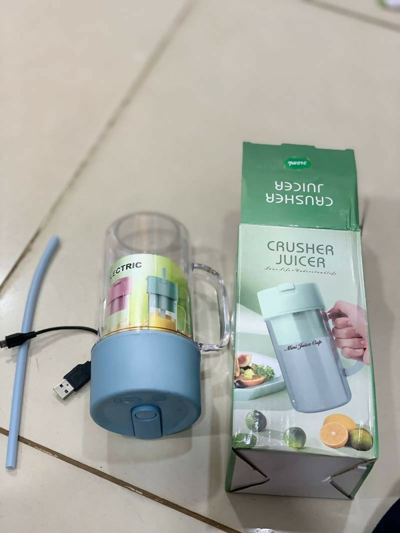 Potable Mini crusher Juicer_USB Rechargeable Electric Juice cup with straw & Handle for fresh shakes and smoothies