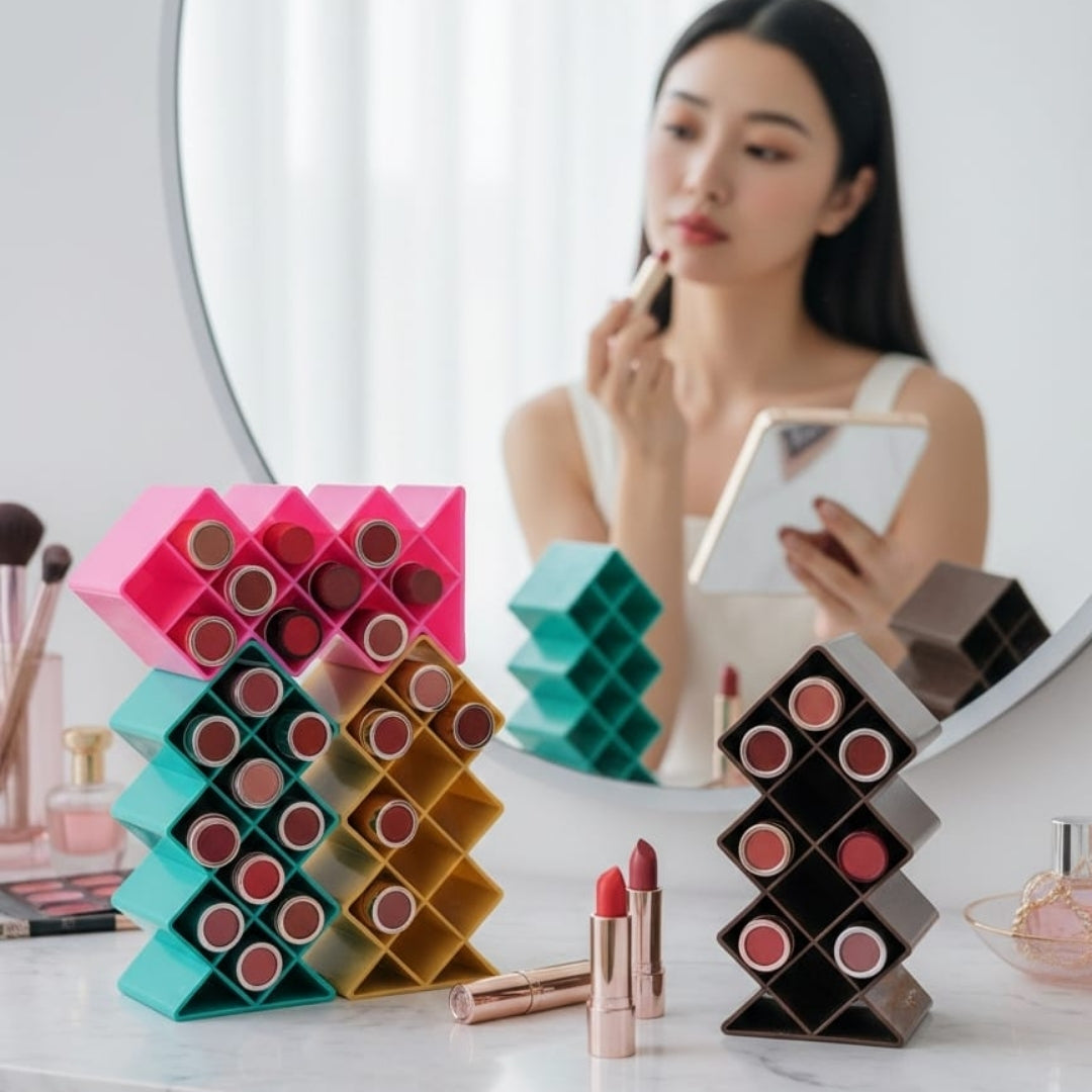 Compact makeup holder for lipsticks and glosses