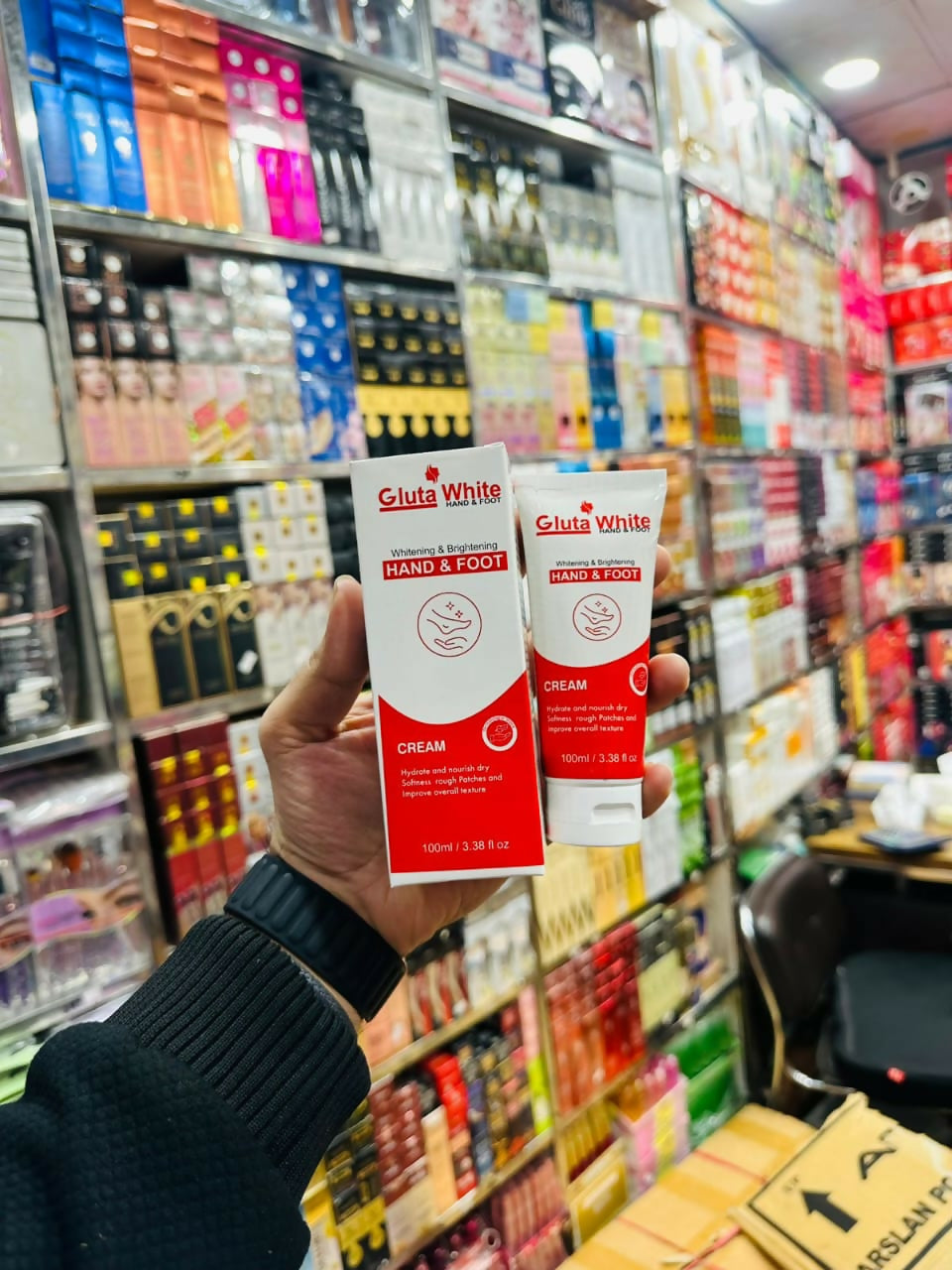 Gluta White Whitening & Brightening Hand & Foot Cream – Deep Moisturizing, Softening & Skin Repair Formula (100ml)