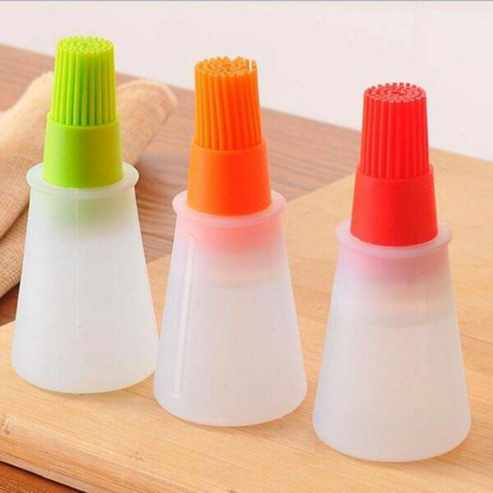 Portable Silicone Oil Bottle with Brush – Refillable Oil Dispenser for Baking, Cooking & BBQ SEO Description: Make cooking, baking, and grilling easier with this Portable Silicone Oil Bottle with Brush. The flexible silicone bottle provides co