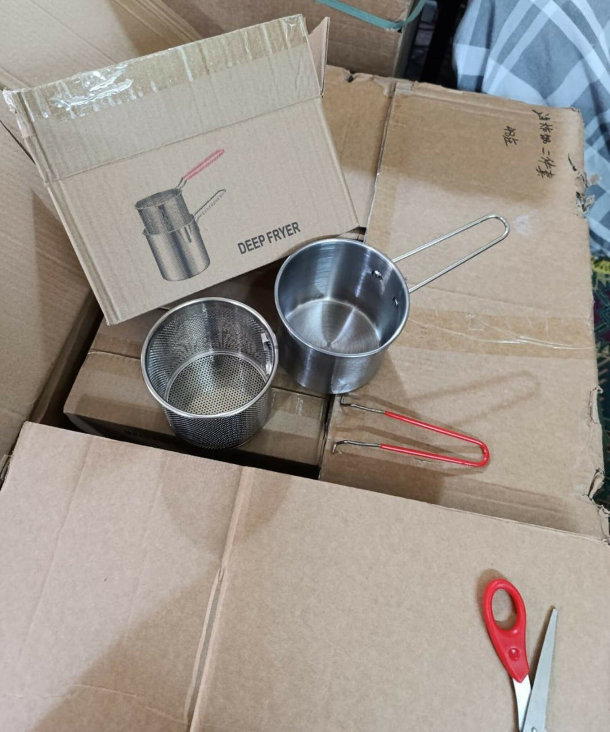 Deep Frying Pot with Strainer Basket