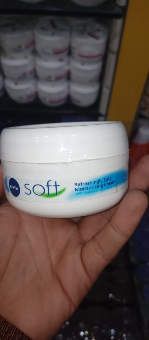 NIVEA Soft: Refreshingly Soft Moisturizing Cream - An Intensive and Lightweight Solution for All-Day Hydration