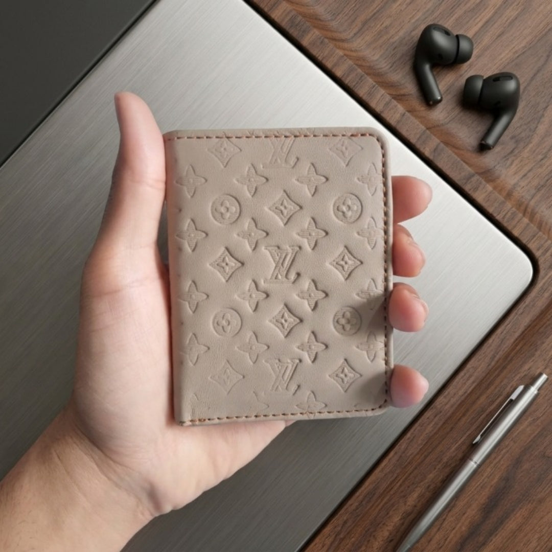 Elegant men's wallet for casual and formal use