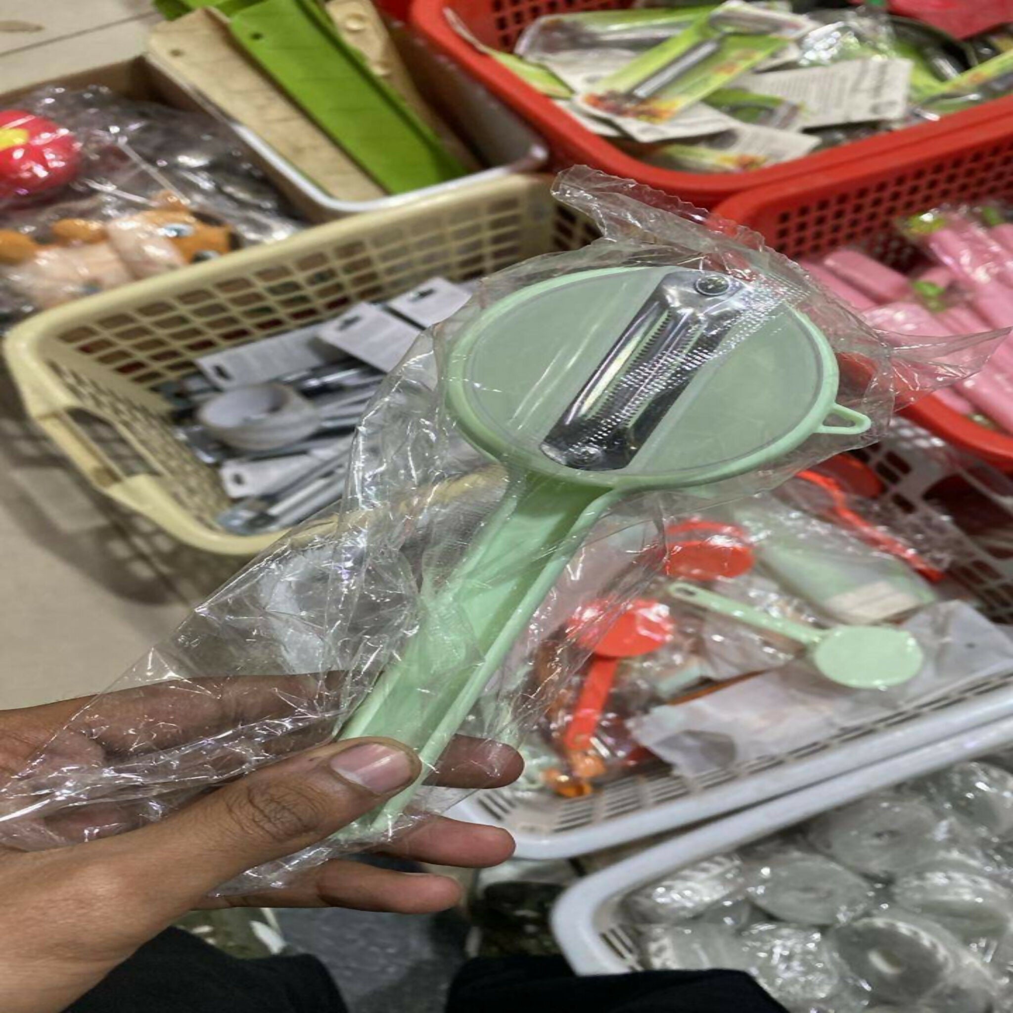 Multi-Functional Vegetable & Fruit Peeler with Storage Container – 7 Inch Easy Kitchen Tool | Random Color
