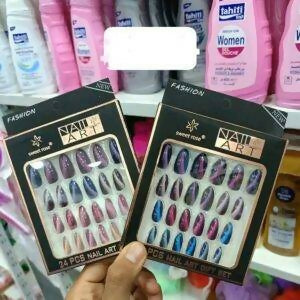 – Salon-Quality Press-On Nail
