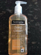 Neutrogena Deep Clean Gel Wash – Oil-Free Daily Facial Cleanser for Oily & Combination Skin (200ml)
