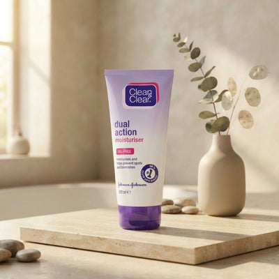 Clean And Clear Dual Action Moisturizer 100ml Oil Free Spot Fighting Formula Hydrating Daily Skincare For Smooth Clear Skin
