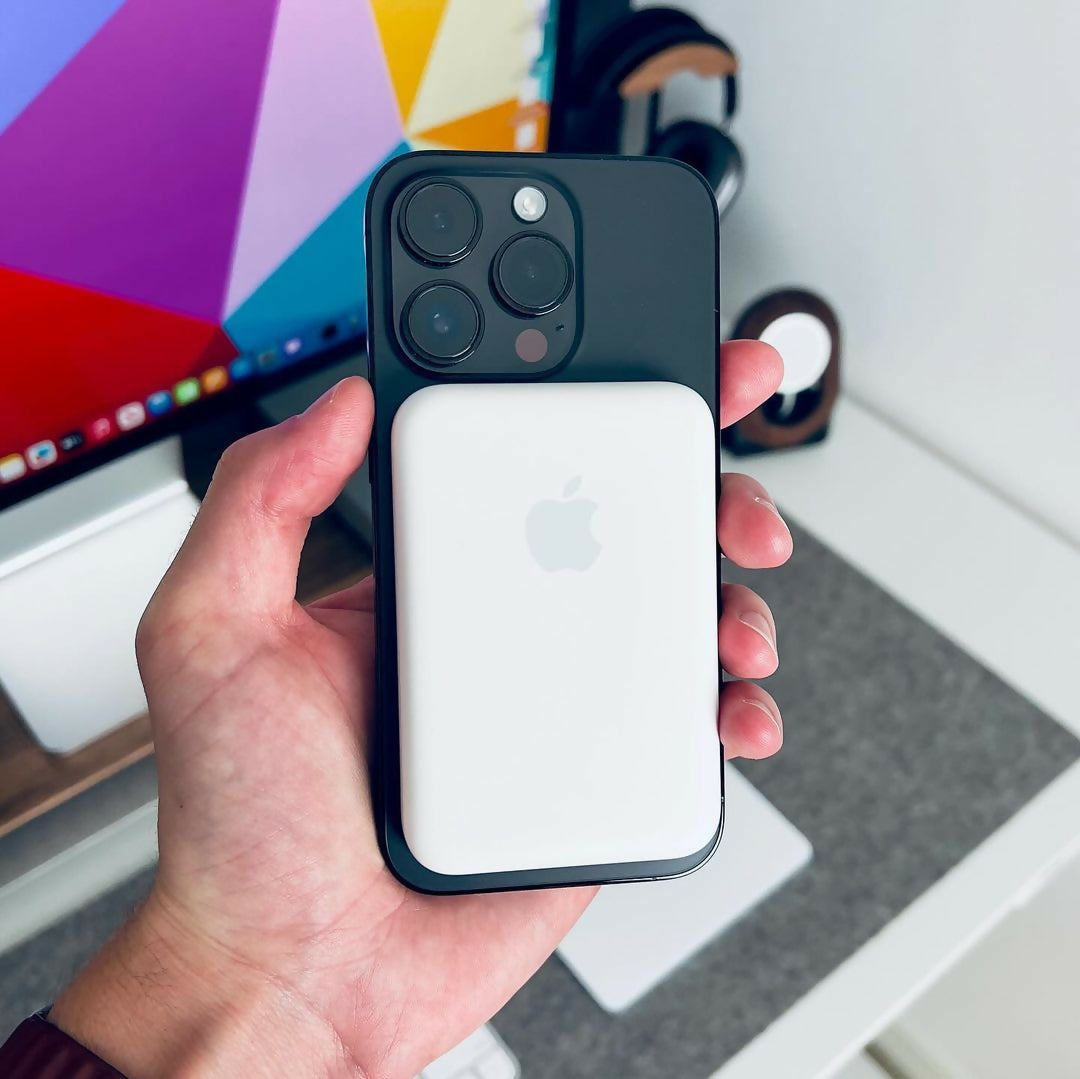 10000mAh Magnetic Wireless Power Bank - Fast Charging Android and IPhone both Suteable Power Bank