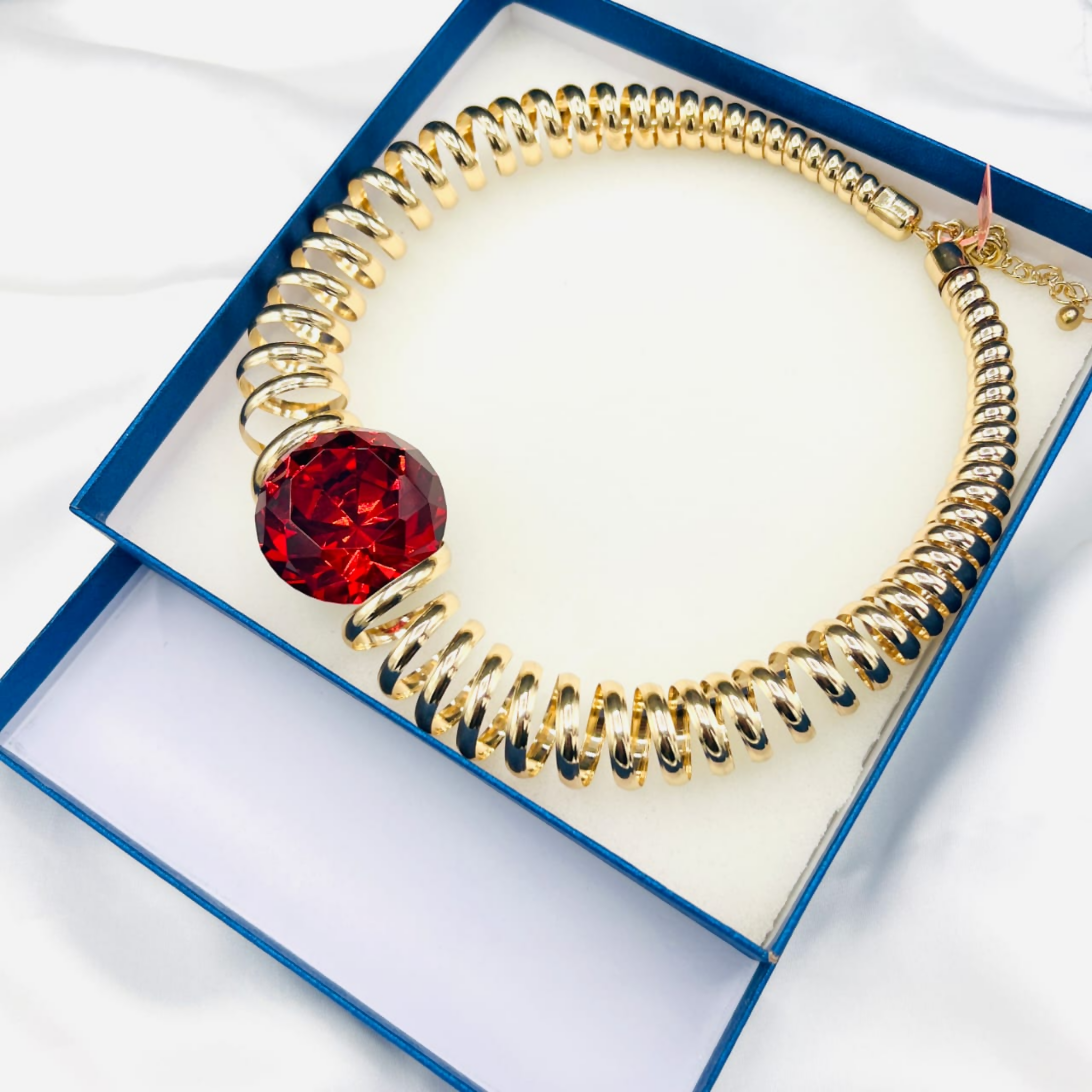 Drum Shaped Necklace, Intricate Design & Versatile Style, for Women